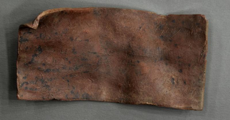 Placa romana de maldição de Heerlen, com inscrição grega gravada em chumbo