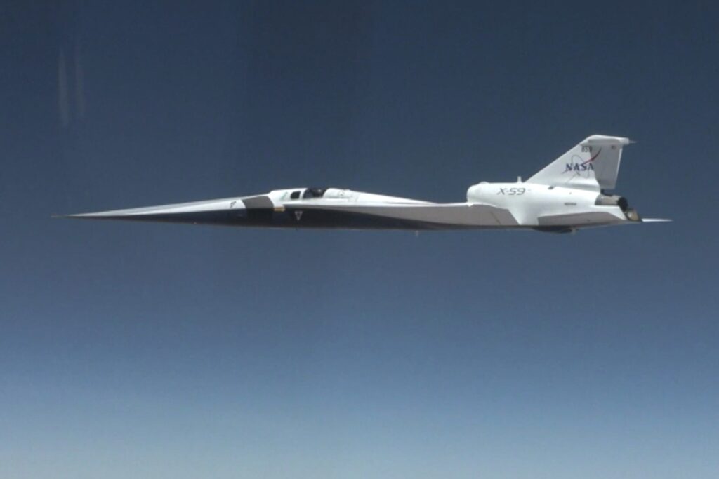Avião experimental X-59 da NASA em voo