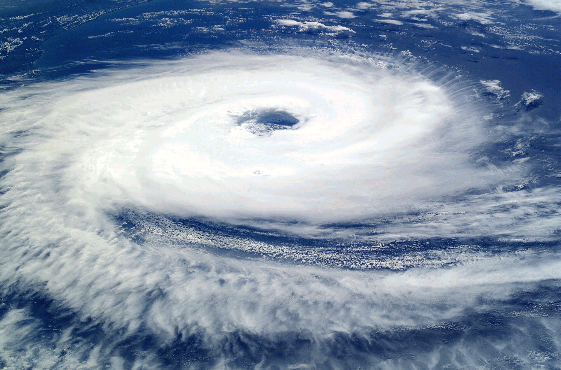 O único furacão no Brasil registrado, o Catarina, visto do espaço em 2004